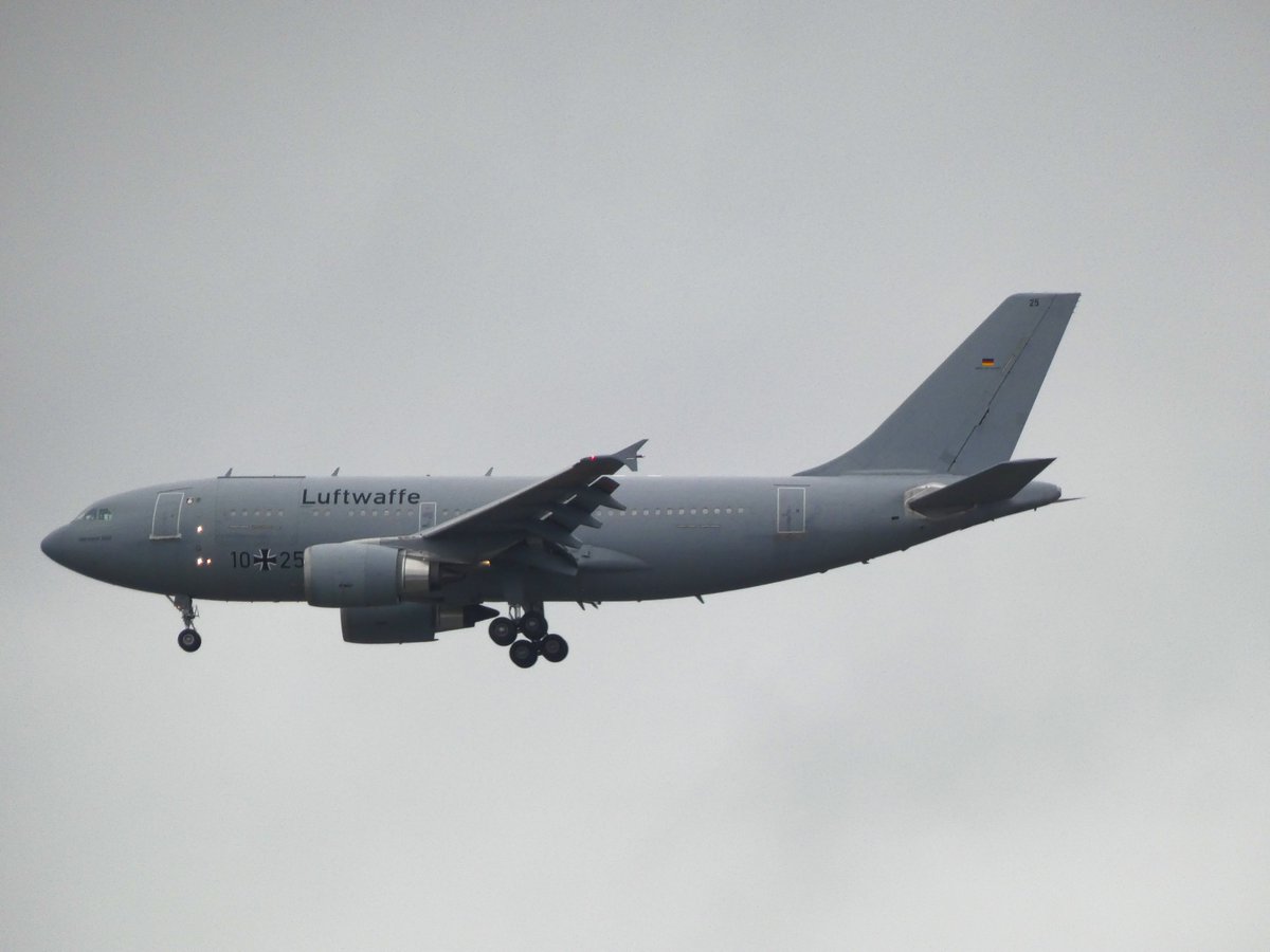 EHEH_Spotter's tweet photo. 🇩🇪German Air Force, Airbus A310 304 (10+25, #3F8519) as German Air Force flight #GAF838 Approach runway21 @ EHEH 

#potn #A310 #avgeeks https://t.co/oGTvNWFACx