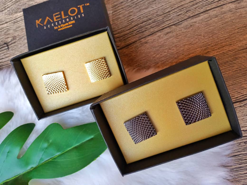 kaelot's tweet photo. Which would fit that your new Kaftan, the Gold or the Black cufflinks? https://t.co/QbJKMaOUZQ