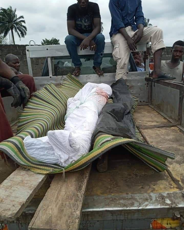 XbtAsap's tweet photo. We need to make this go viral so as to call these people out for justice!
Our muslims brother where massacred nd burnt down in d east by ipob members,and there's yet to be a report regarding the issue.Let's not stay silent,do well to retweet aggressively till dey get justice pls https://t.co/kgwzGZn91a