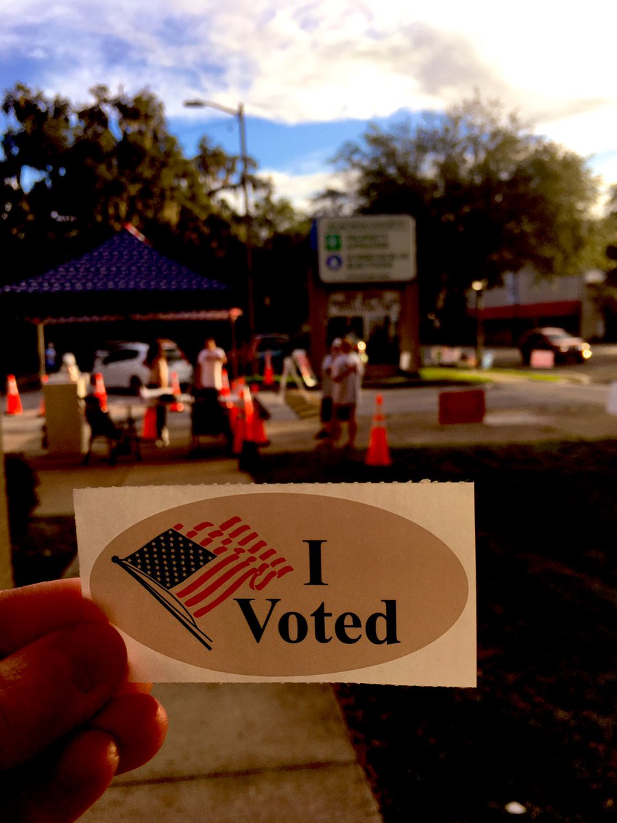 cgstorer's tweet image. It’s not too late! #Vote4Science with @KawaharaLab. On Friday there were no lines for early voting at Alachua County Supervisor of Elections Office 515 Main St. Gainesville