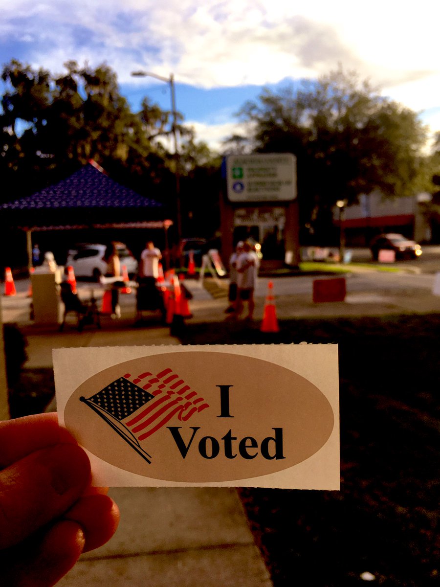 It’s not too late! #Vote4Science with @KawaharaLab. On Friday there were no lines for early voting at Alachua County Supervisor of Elections Office 515 Main St. Gainesville