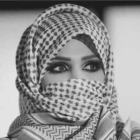 saud22116's tweet photo. جيت لك من جمرالشوق متحمي
                       كل ماتبرد طعوني ضمها

جيت لك وأقصى معاليقي تومي
                     هـم يخطيها وهم يخمـها

إن ضميت أشرب سواليفك بدمي
                   وإن تثاقلت الدروب ازمها

وإن خذتك مني عين ماتسمي
                       العن الدنا وابوها وامها https://t.co/ksopYwTYNw