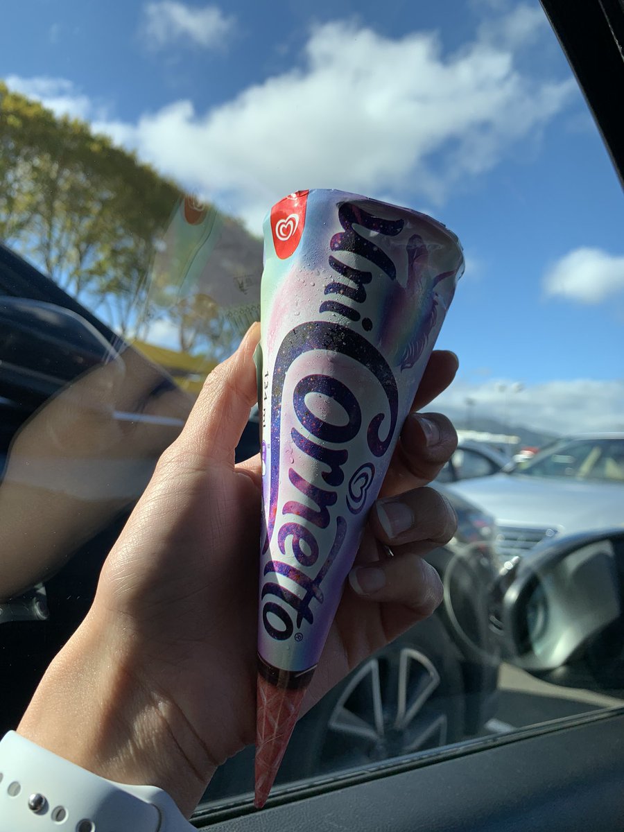 istardae's tweet photo. #UniCornetto Too pretty to eat 🦄🌸💜💙 https://t.co/kqnmRl2GIO