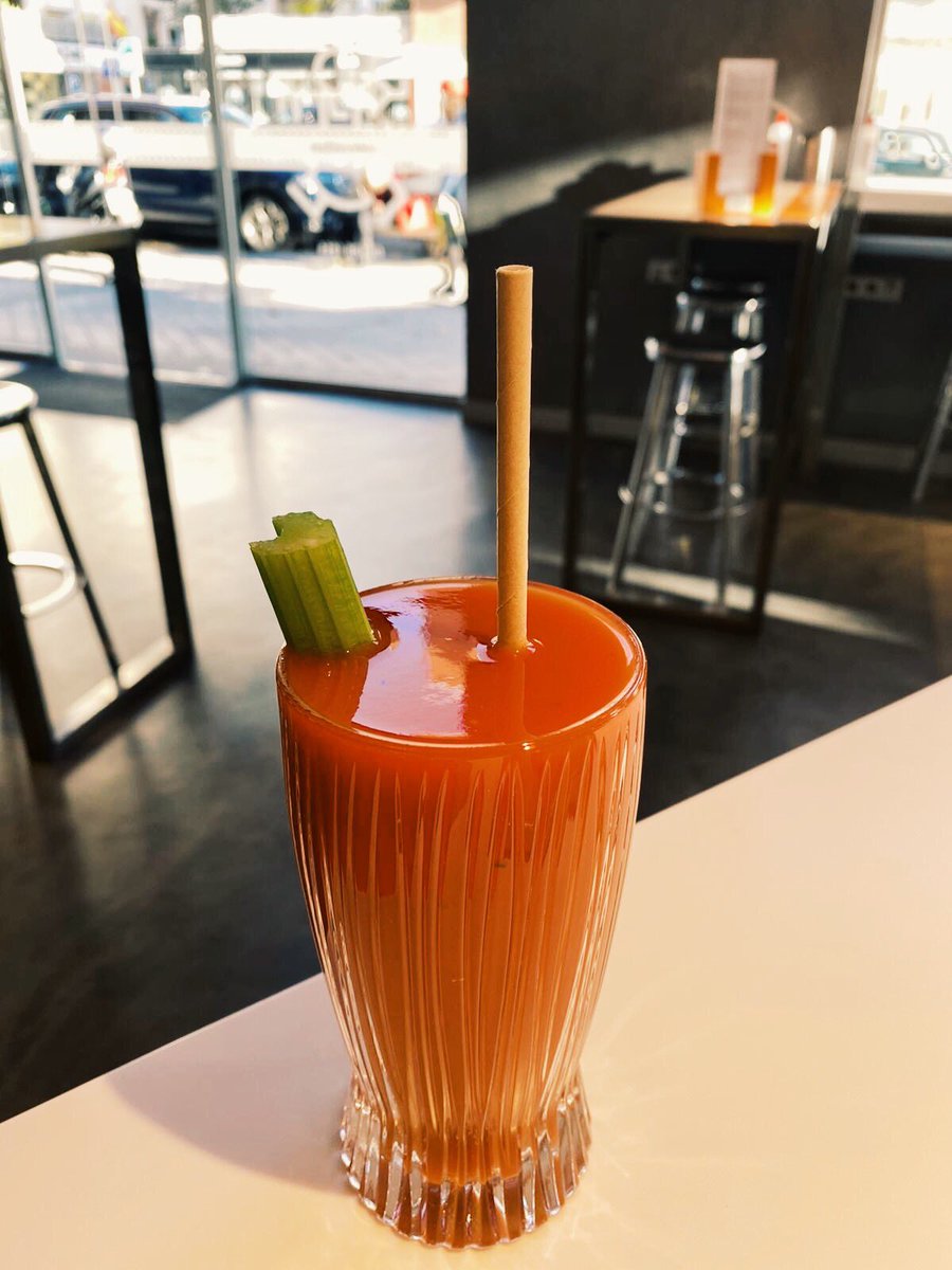 ¡En Coalla Madrid seguimos agitando la coctelera! 🎉🥂🍹

📸 Nuestro mentor Borja Cortina y el #CoallaTeam en plena masterclass de combinados.

#madrid #cocteles #gastronomia #coalla