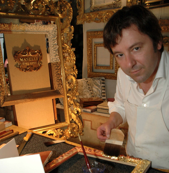 MostraAeP's tweet photo. Complimenti a quattro dei nostri artigiani che saranno inseriti  nel simbolico Libro d’Oro dell’eccellenza artigiana della @CologniFound perché premiati ieri tra i 78 Maestri d’Arte e Mestiere 2020! @B_Conticelli #TommasoPestelli #AntoniettaMazzottiEmaldi @cornicimaselli!#MAM2020 https://t.co/EBmz8gtwfl