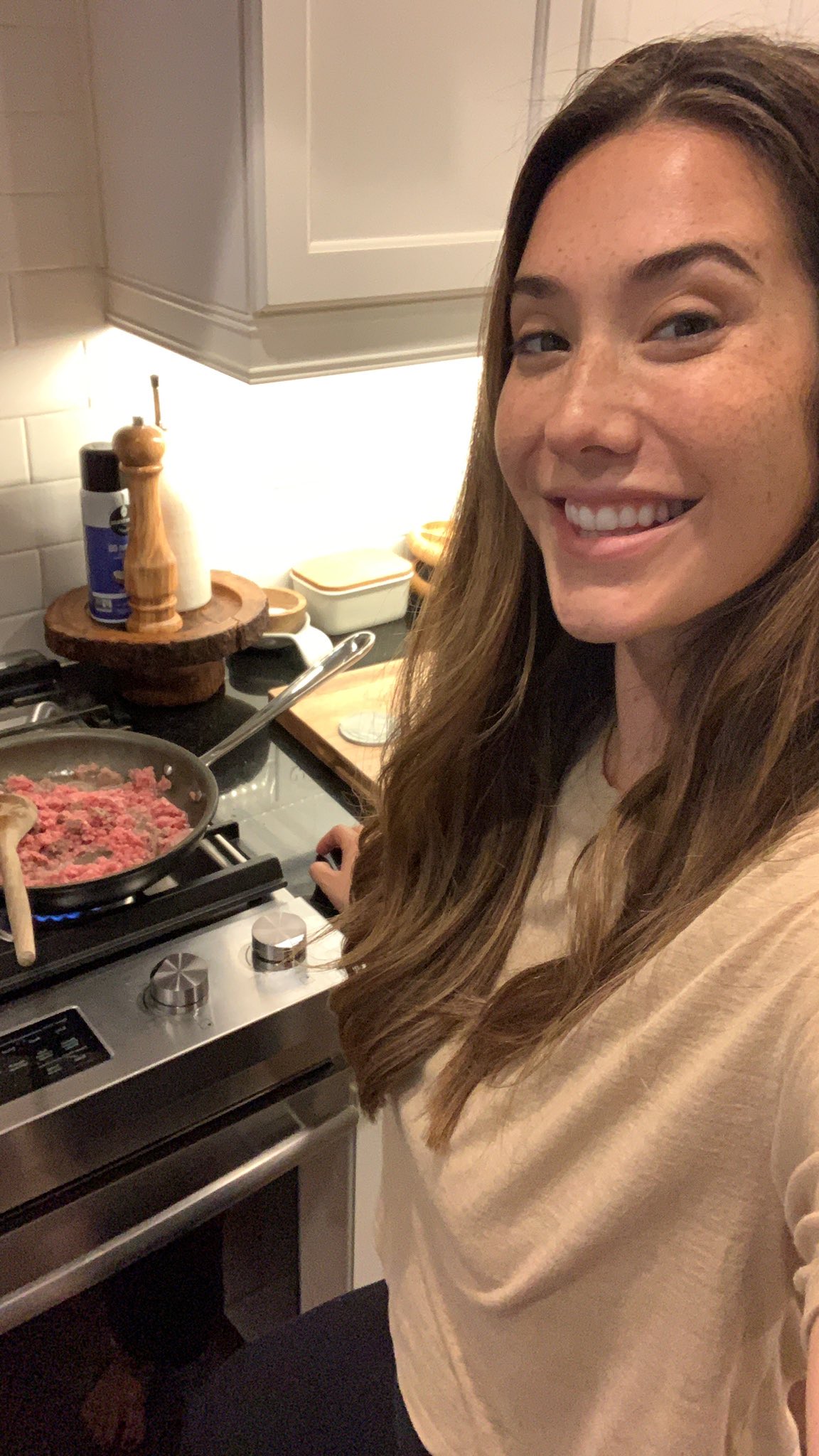 Eva Lovia® on Twitter "😳😳😳…