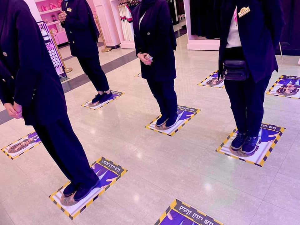 Lyobserver's tweet photo. A woman-only store in #Tripoli, #Libya uses social distancing floor stickers printed with the photo of French president Macron. #France https://t.co/KcUshpQ1oG