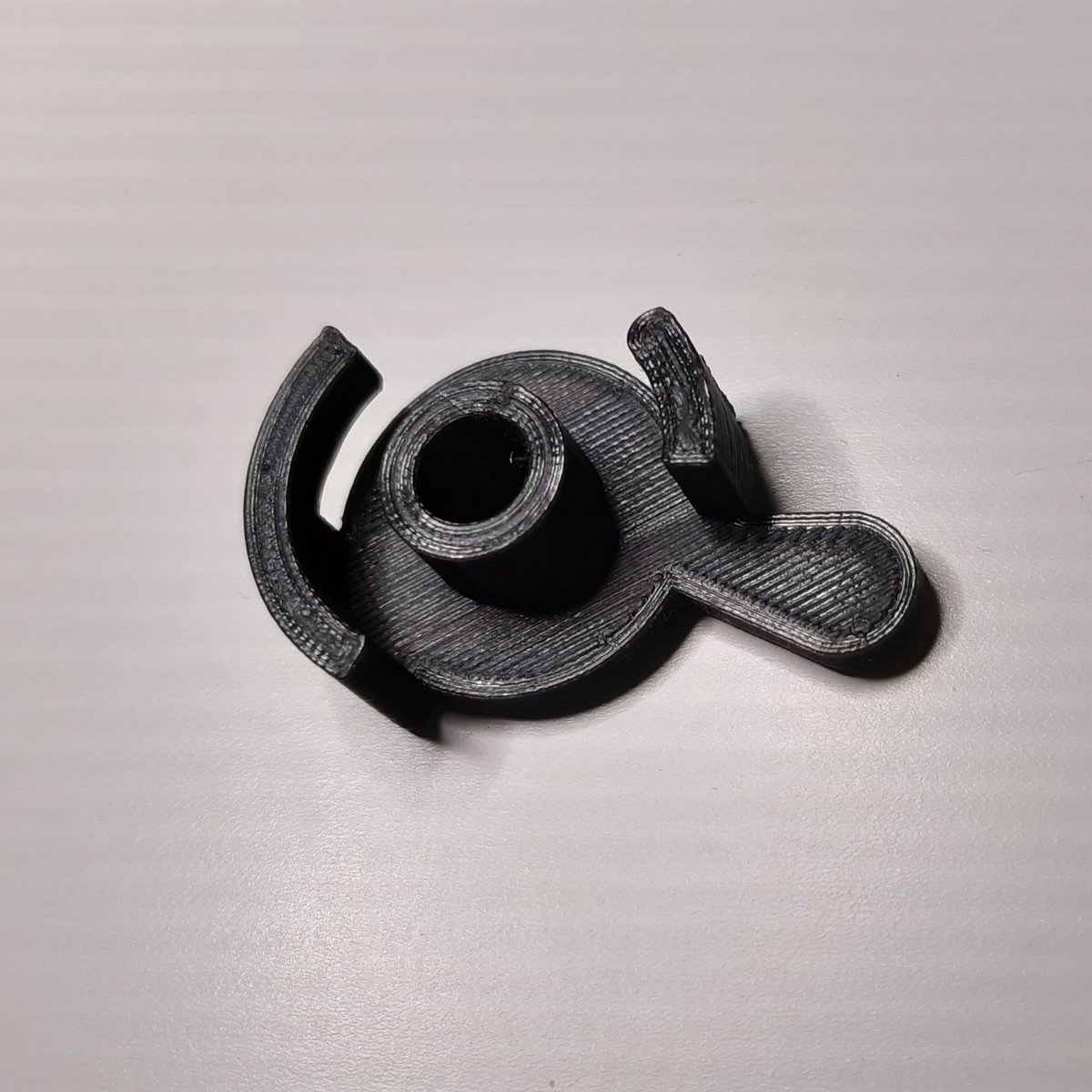 NiinaIn3D's tweet photo. A proud first: a friend asked to 3D print a part for his old record player. But of course! 30 or so minutes later we had the part ready for fitting. 👍👌🍾
#3Dprinting
#happytohelp
#onereasonwhy
#gotpaidincava https://t.co/UzBm9lUUBc