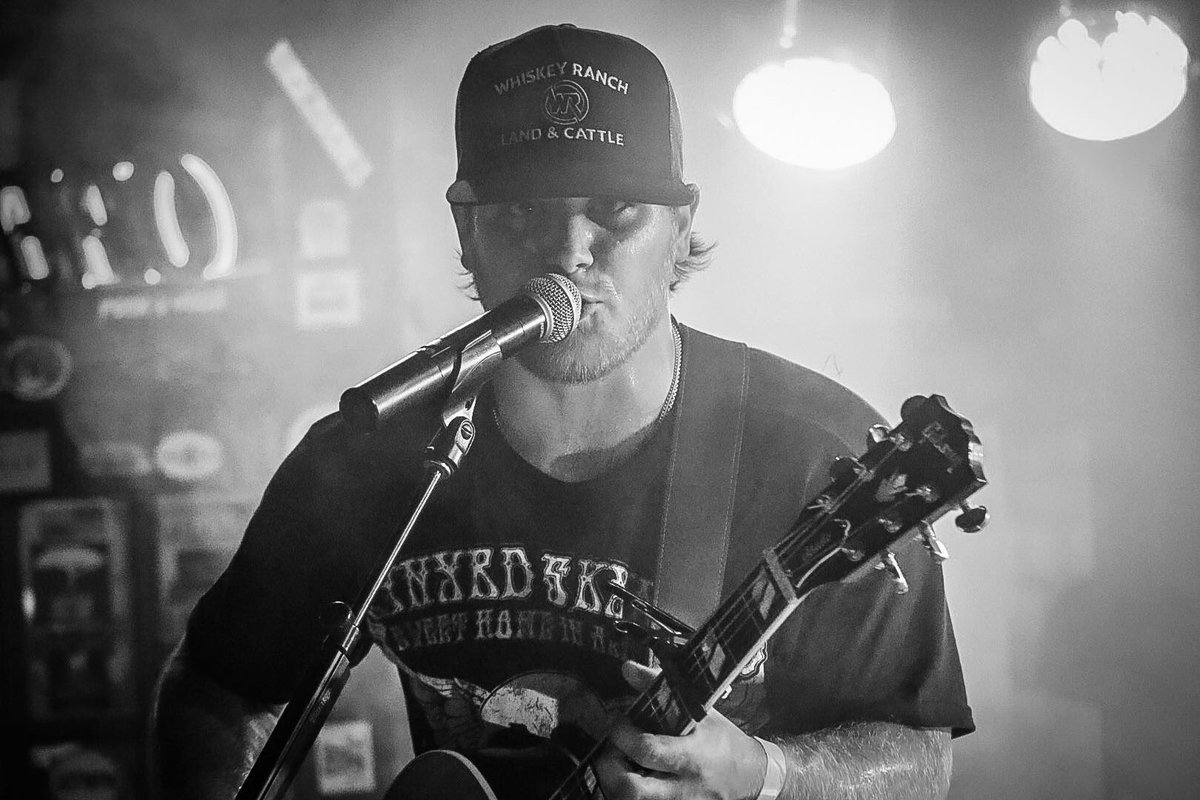 Hunter Chastain arrives this Friday night. Limited tix avail. Get your tickets NOW! freshtix.com/events/hunter