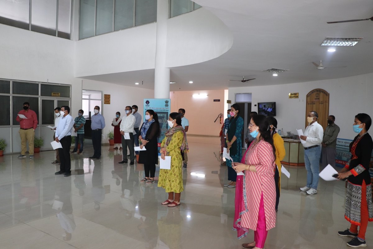 Director, Faculty, Staff, and Students of NIPER-Raebareli took #IntegrityPledge on October 27, 2020 to mark #VigilanceAwarenessWeek2020  #SatarkBharatSamriddhbharat #CorruptionFreeIndia
@NIPERRaebareli @Pharmadept @rajneeshtingal