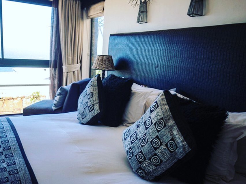 With five #luxuriously appointed en-suite bedrooms each with their own private sitting areas, give guests ample space to feel at home and comfortable while enjoying the hospitality which Simon’s Town Guest House prides itself in offering.
simonstownguesthouse.co.za
#simonstown