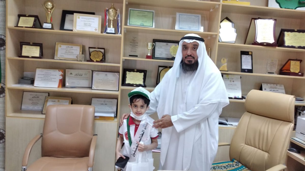 Bawakeer4's tweet photo. ِ
بمناسبة اليوم الوطني 90 أقام مكتب التربية والتعليم مسابقة اليوم الوطني
 في الفترة من 1442/2/6هـ  وحتى 1442/2/10هـ
ولله الحمد استطاع طالبان من طلاب مدرستنا الحبيبة بواكير الطفولة الفوز بجوائز هذه المسابقة
١) سعود الحربي  
٢) تركي السديري 
 مبارك لهما ومزيدًا من التفوق بإذن الله https://t.co/qifTFFg3Hh