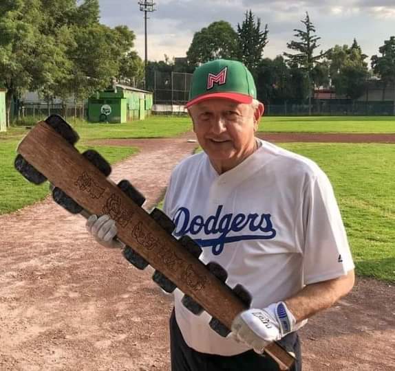 Si no se alinean: hay tabla! 
Si no dejan sus corruptelas: hay tabla! 
Para los del PRIAN y sus lamebotas: hay tabla!
Para los aviadores: hay tabla! 
Les sirves honradamente al pueblo, o hay tabla! 😎😎🤣🤣