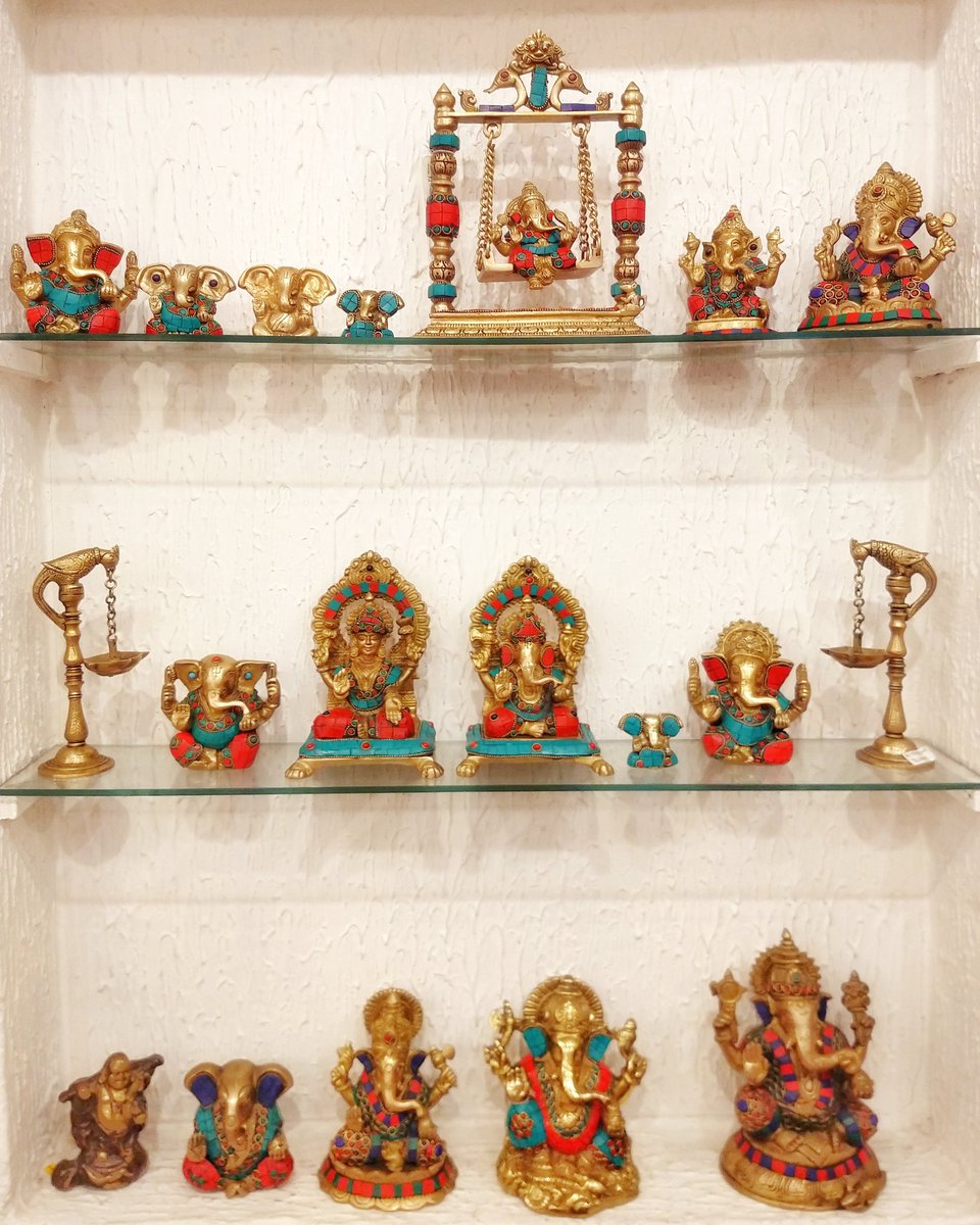SunilCollection's tweet photo. Ganesha's galore for the festive season in various sizes and designs to choose from. Gifts for your loved ones or idols for your home, Country Collection is your one stop shop.
#ganesh #ganptibappamorya #idol #ganpati #brass #Handicraft #decorative #homedecor #interiordecoration https://t.co/ixNe3mdhUS