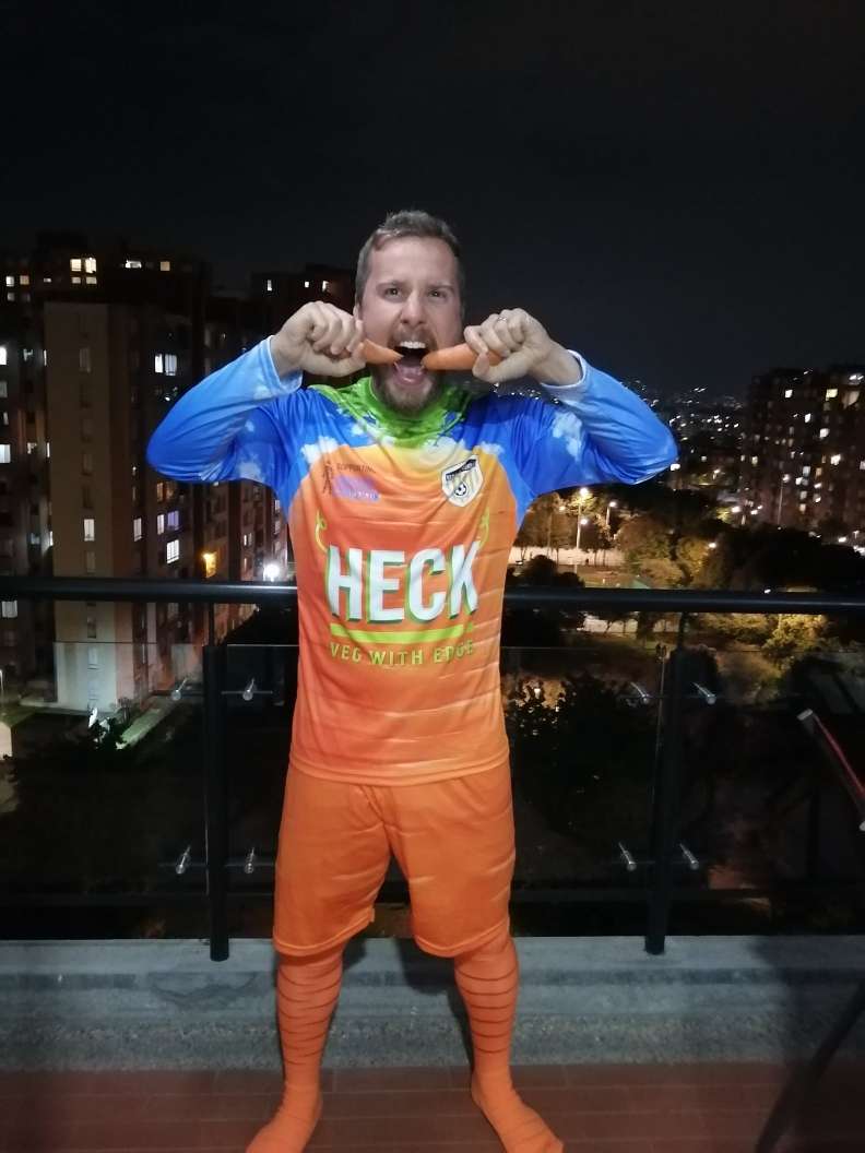 Feed our kids! Support <a href="/kit_geek/">Kit Geek (Gav Hope)</a> and <a href="/MarcusRashford/">MR14</a> by donating here: justgiving.com/crowdfunding/k… Today repping <a href="/AfcBedale/">BEDALE AFC</a> with this <a href="/HeckFood/">HECK!</a> sponsored beaut in Bogotá, Colombia #KitsForMeals #EatYourVeg #GetReadyForARoasting #FullKitWanker