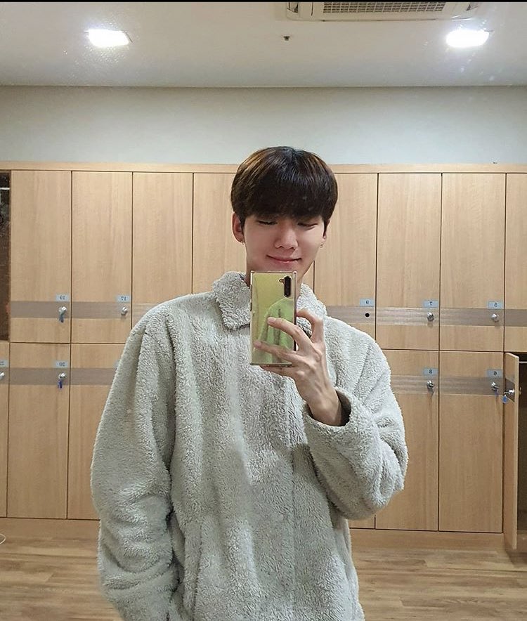 spectrum_brazil's tweet photo. #INSTA| Atualização no Instagram pessoal do Donggyu (moony_fine)!
“😊
Me #exercitando depois de um tempo.
Pessoas ficam #bonitas quando tomam banho.”
🔗 https://t.co/7y7LLHTqWq https://t.co/3WnyMNCG4q