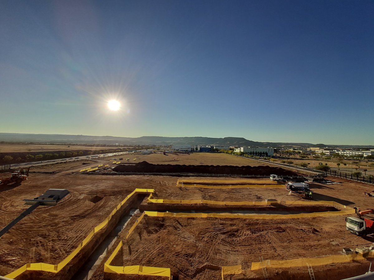 NabiaxDC's tweet photo. Avanzan los trabajos de construcción en #ADC2. Muy orgullosos de nuestros equipos de #ingenieria y #operaciones, que llevan ya meses dando el máximo por este gran proyecto, y que siguen haciéndolo cada día.

¡Seguiremos actualizando!

#nabiax #datacenter #cloud #hiperescalares https://t.co/bdsVzYKqVT