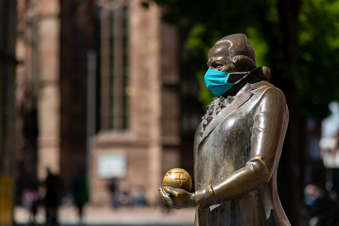 uniGoettingen's tweet photo. From yesterday, you must wear a facemask in Göttingen City Centre, including the Wall. Updated rules include no more than 15 people at private meetings and constraints on public events. Check for new info from Göttingen Stadt: https://t.co/MQyQ7eXPnN. #KeepSafeKeepWell https://t.co/csCxsbi5Xj