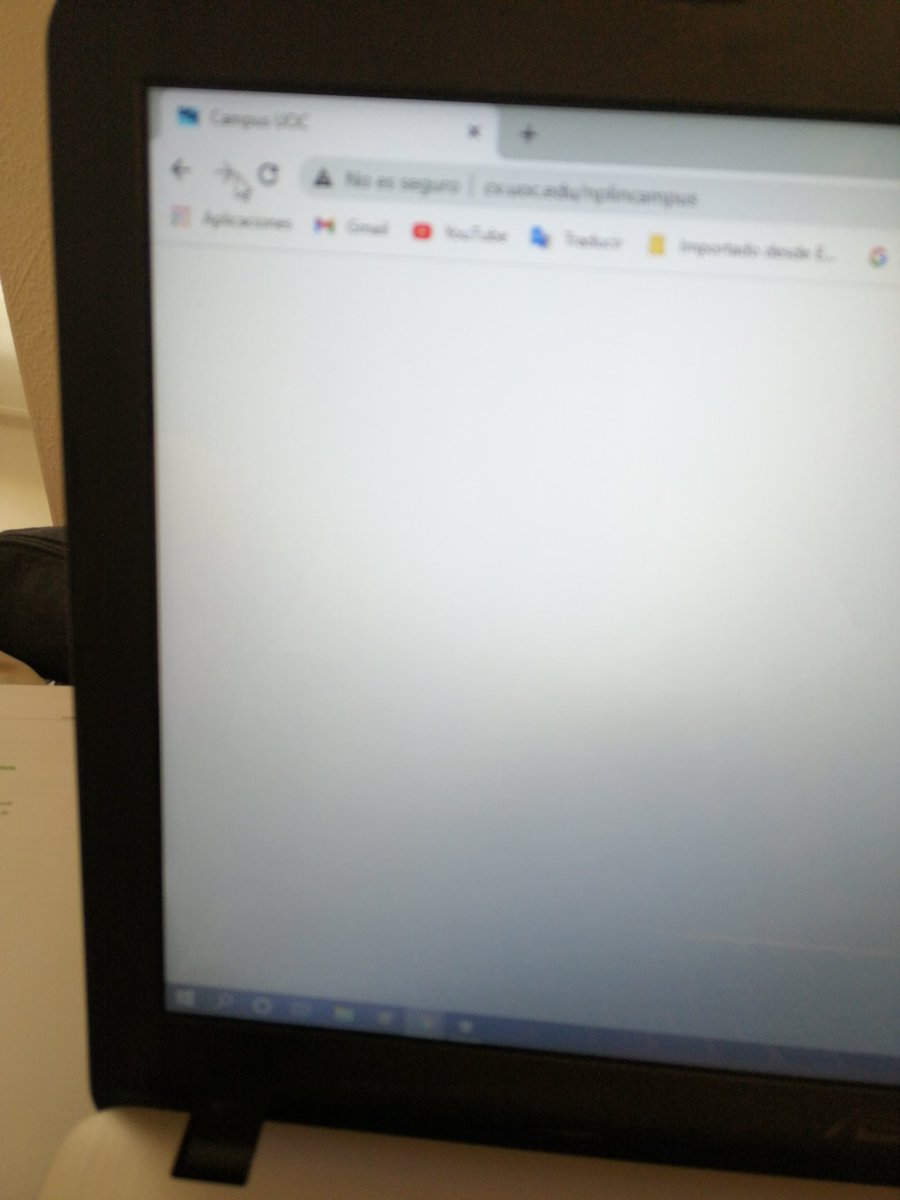 MeRceDeSPBenz's tweet photo. La pantalla se queda en blanco 😑😑😑 https://t.co/sb6nnxjf7s