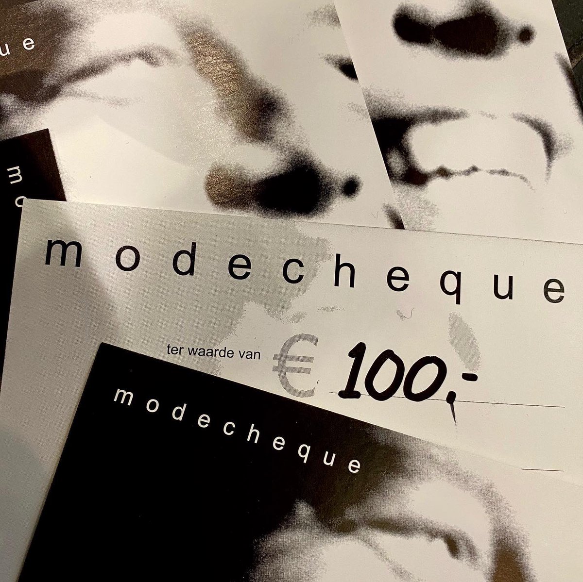 🤩WIN WIN WIN WIN WIN WIN🤩

👉Wij verloten twee modecheques t.w.v.€100.-😍

👉Wil jij ook kans maken? Like en retweet dit bericht om mee te doen. 
Dinsdag 3 november maken wij de winnaars bekend🤩
O.a. #HugoBoss #LyleandScott #PaulandShark #Masons #Desoto #TommyHilfiger #Scotch