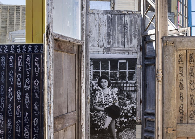N_Renaissances's tweet photo. Retour dans le passé 📸💬 les habitants témoignent de la vie rurale avant 1980 dans #expo « Mémoires #ValléeduLoir #TerritoiresVendômois »
Leurs récits et souvenirs exposés sur les parois du Labyrinthe #ZoneI à Thoré-la-Rochette dans le #LoirEtCher 👉 https://t.co/WG0fSK5IgA https://t.co/UBbsRRUyGy