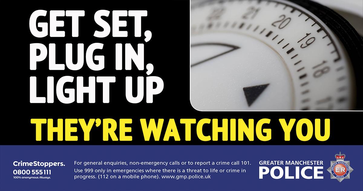 gmpolice's tweet photo. Is it going to be dark before you finish work now the clocks have changed? Make sure you have light timers set up, doors and windows are locked and valuables are out of reach and out of sight! #alarmlockslights https://t.co/qCvPCykgq8