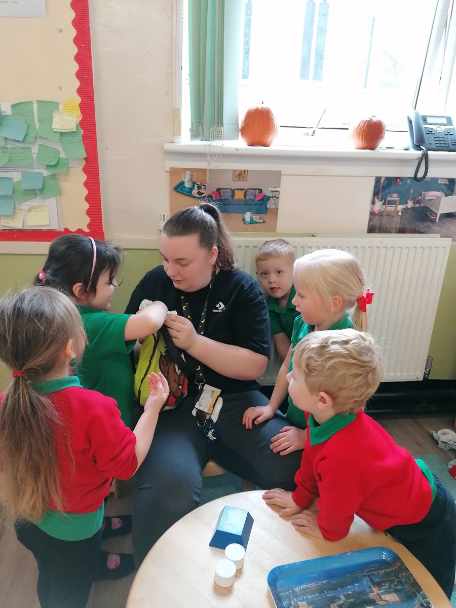 ShottsStPats's tweet image. Miss Carr using childrens imaginations to pretend she had spiders and bat&apos;s inside her bag. Children are loving adding ingredients to the bag #imaginationgames #stpatsnursery
