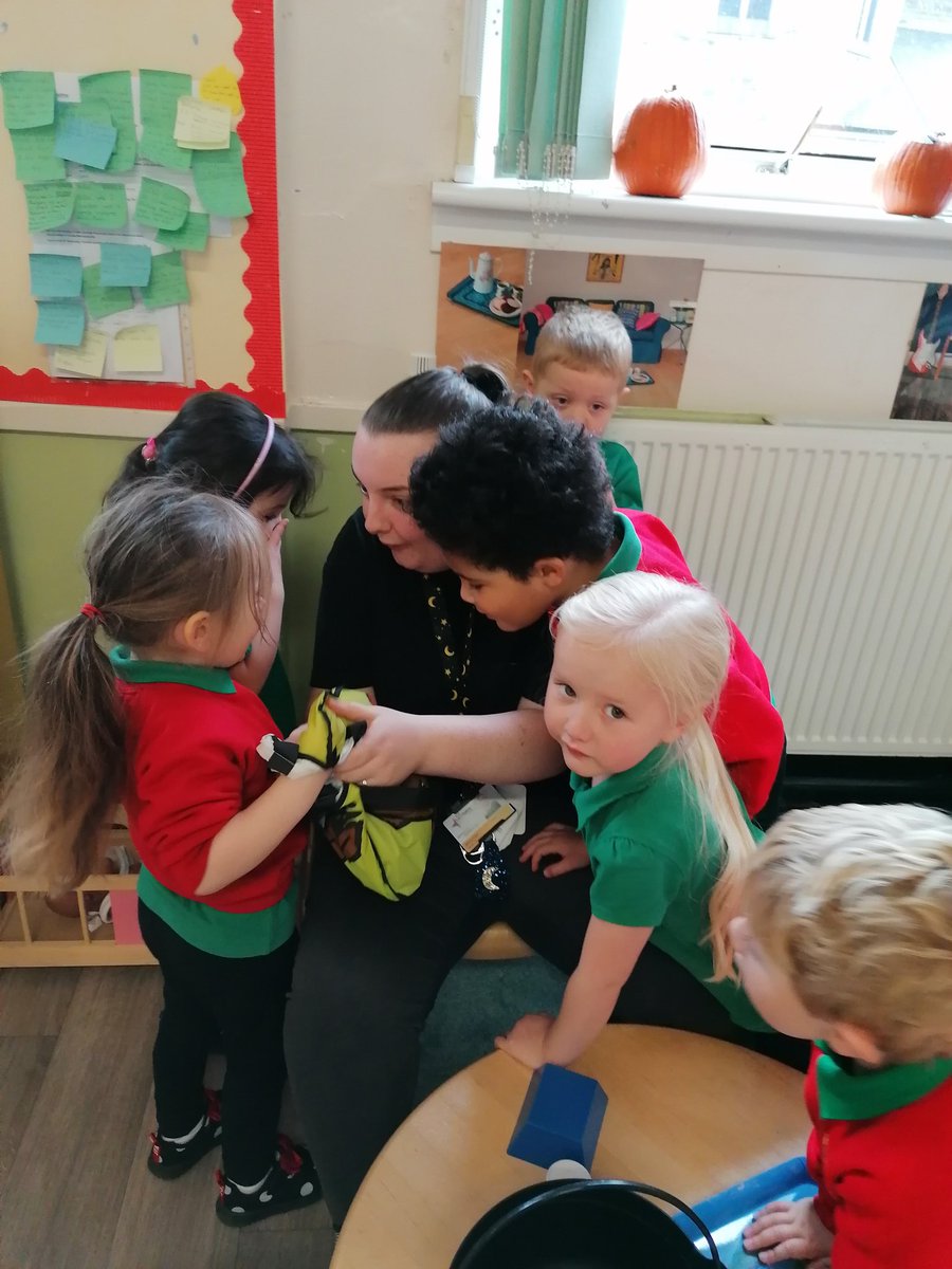 ShottsStPats's tweet image. Miss Carr using childrens imaginations to pretend she had spiders and bat&apos;s inside her bag. Children are loving adding ingredients to the bag #imaginationgames #stpatsnursery