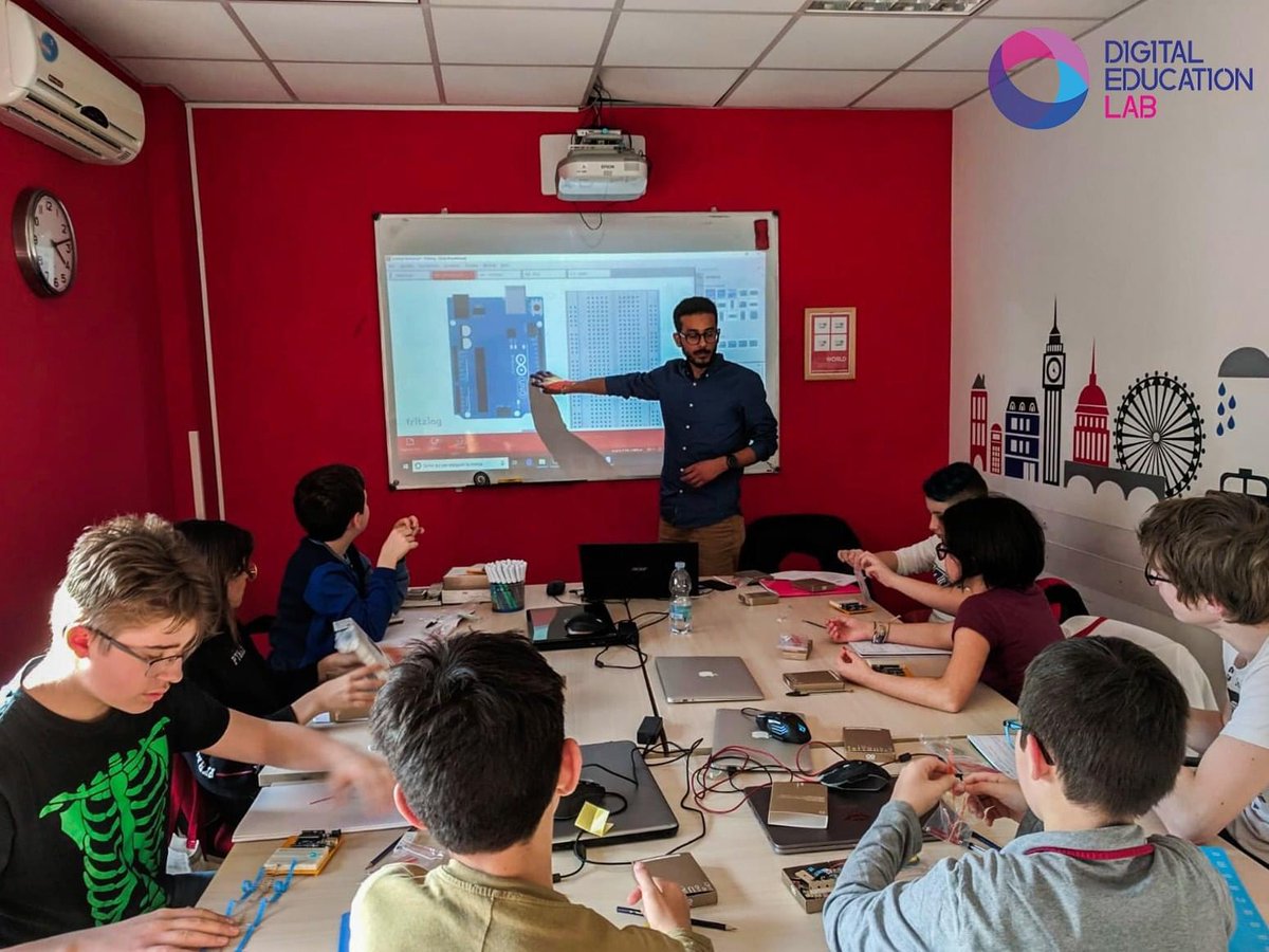 digitaledulab's tweet photo. 😮 Spesso rimaniamo stupiti della grande capacità dei ragazzi di apprendere e anticipare i nostri argomenti. Ecco perché si dice che sono nativi digitali... 🙏 Noi li accompagniamo solamente, per non lasciarli soli nella rivoluzione digitale. https://t.co/1nVf4TQwKa