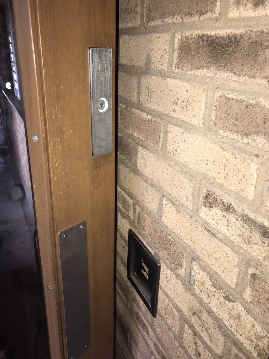 LondonActiveSec's tweet photo. London active security was called to a residential block and found a landing door not locking causing grief for the people who live there we found the existing mag plates missing installed new aps M32 mag plates and now the door is secure #londonactivesecurity #bizitalk #repairs https://t.co/U94tfsNQod