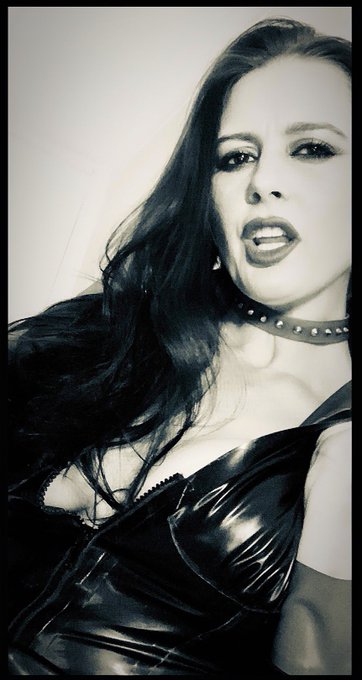 Wow its frikkin miserable outside today! Well its gonna gethot and spicy tonight because I&rsquo;ll be on your