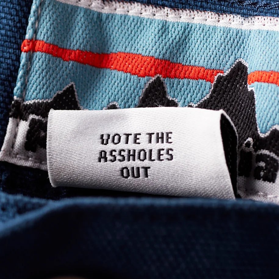 SEE_network's tweet photo. Wat een bedrijf, wat een statement🥰👏💚 @patagonia
"Remember, vote the assholes out — all of those politicians who don't believe we should do anything about climate change. Vote for the planet and against those who would do nothing. We have the power, now is the time to use it. https://t.co/XCAd48JuWG