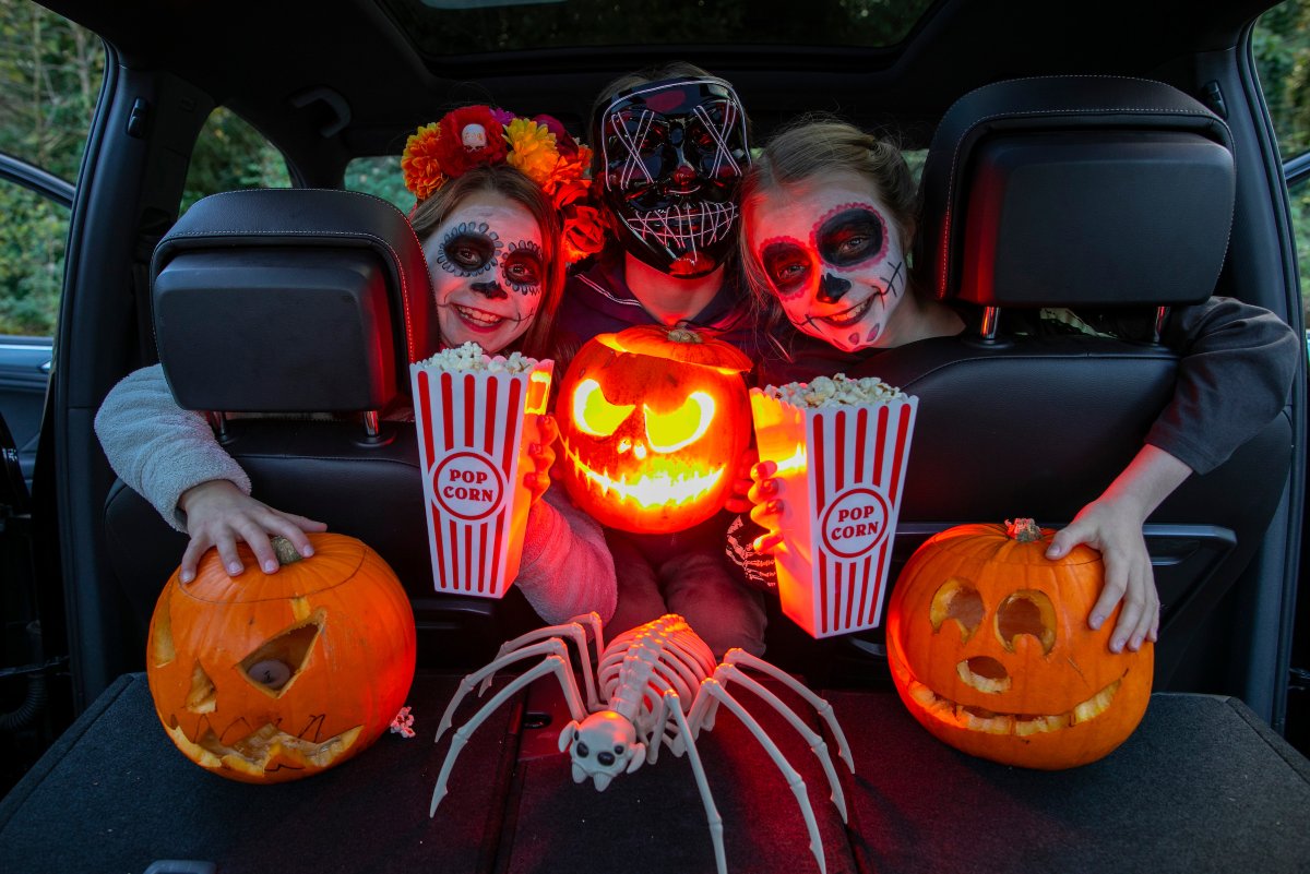 🎃👻Get the face paint on and make a night of it - Drive In Movies at <a href="/EDI_Airport/">Edinburgh Airport</a> 29th October - 1st November.  #edfilmfest #EdinburghDriveIn Book now! konect.scot/post/not-all-h…