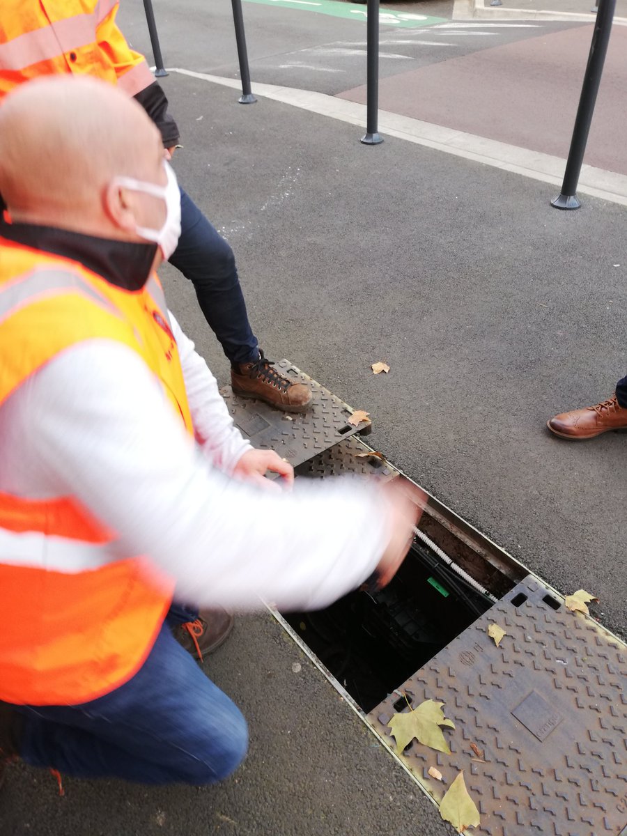 dwattier64's tweet photo. Poursuite de notre déploiement Ftth Orange sur Roubaix lors d'une visite chantier avec notre partenaire et la MEL 👍 https://t.co/nZMPSHqjGK