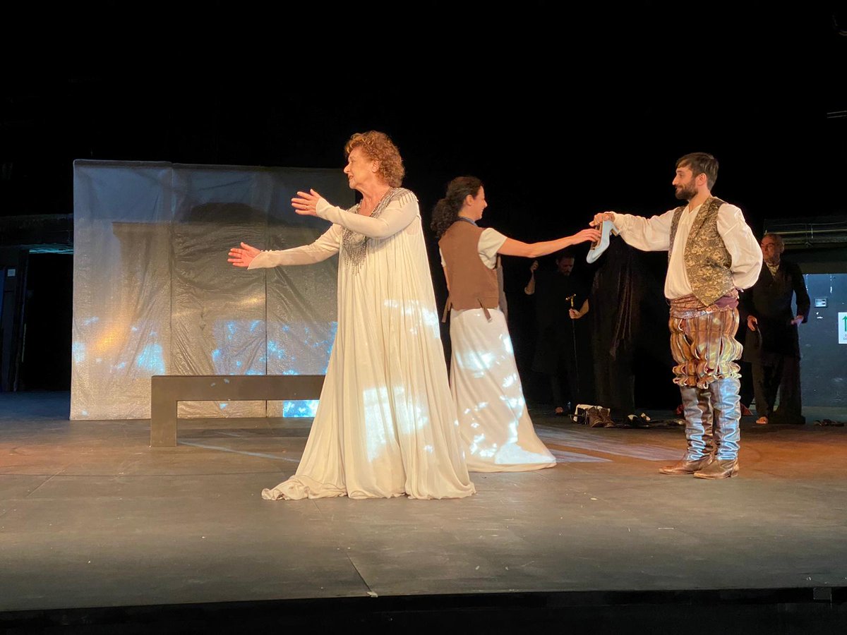 fernangomezCCV's tweet photo. Ensayo antes del estreno mañana 28/10 de #NocheDeDifuntos Dramaturgia: Carlos Jiménez y Daniel Migueláñez. Dirección: Elisa Marinas. Con Beatriz Carvajal, Federico Aguado, Javier lago, David Saraiva y Alvaro Baños. @artefactor1  🎟 https://t.co/5amgPyMKgU
#culturasegura https://t.co/EGvfL9xiGy