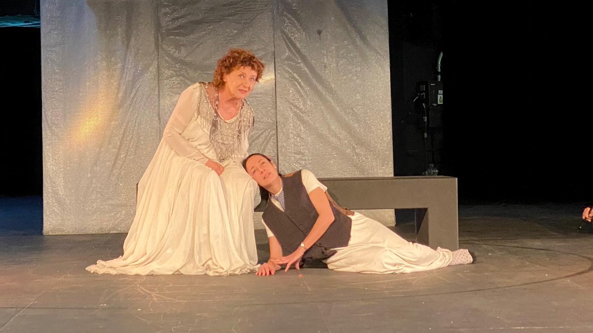 fernangomezCCV's tweet photo. Ensayo antes del estreno mañana 28/10 de #NocheDeDifuntos Dramaturgia: Carlos Jiménez y Daniel Migueláñez. Dirección: Elisa Marinas. Con Beatriz Carvajal, Federico Aguado, Javier lago, David Saraiva y Alvaro Baños. @artefactor1  🎟 https://t.co/5amgPyMKgU
#culturasegura https://t.co/EGvfL9xiGy