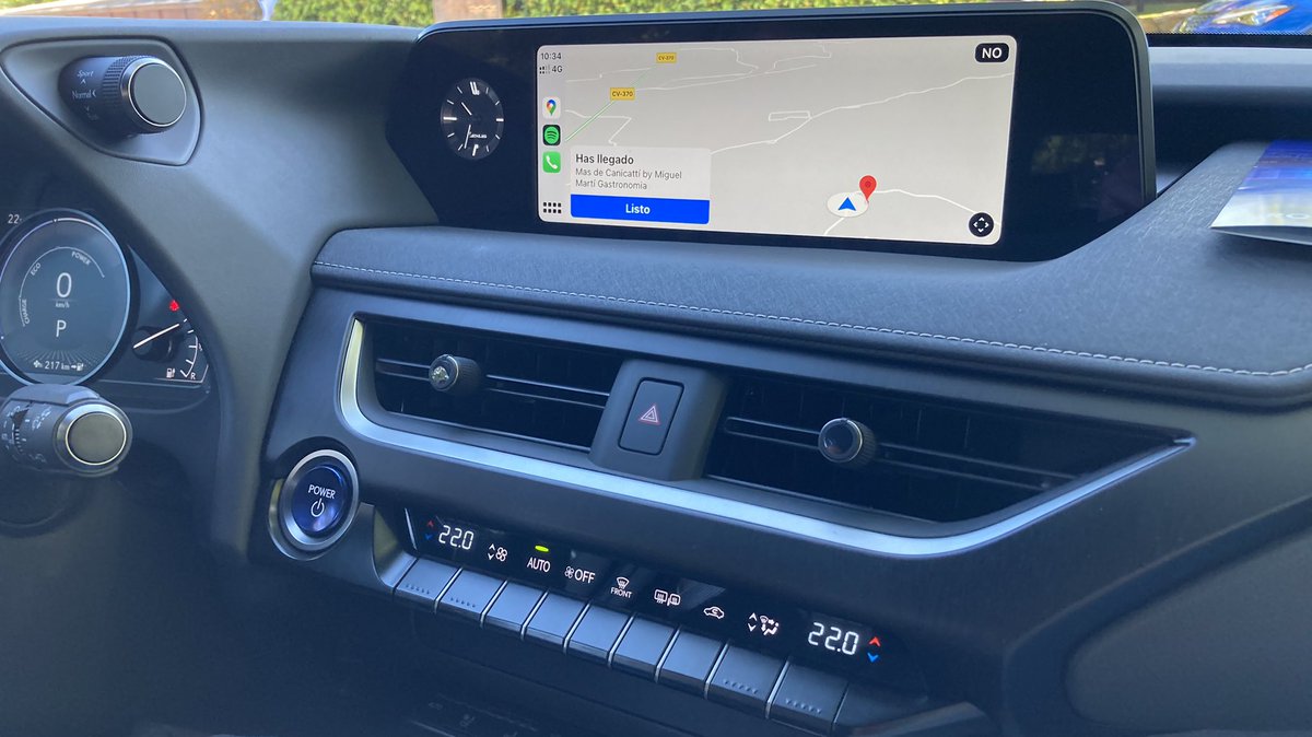 Con la app Lexus Link podemos recargarlo y activar el aire acondicionado de forma remota o buscar un punto de recarga donde enchufar el #LexusUX300e