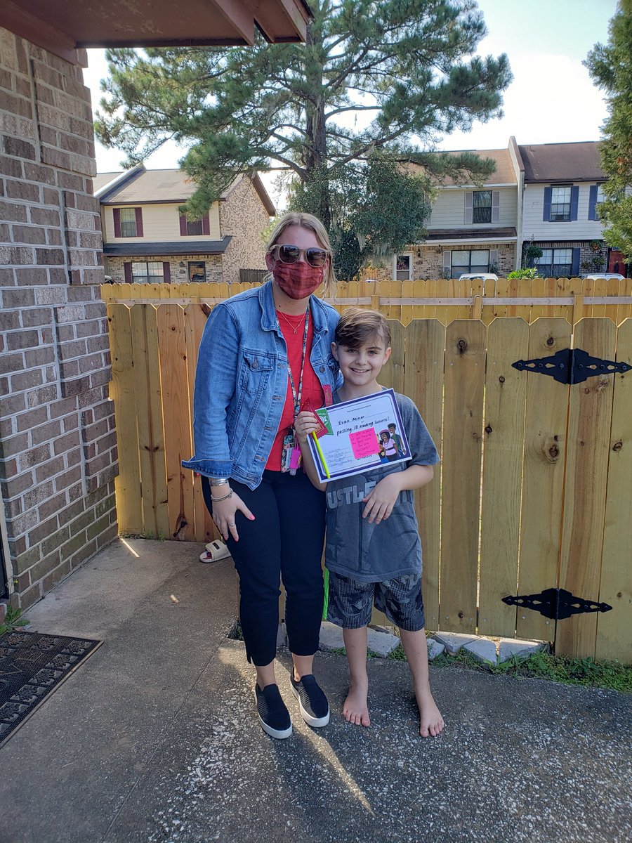 Ms. Clement, a 4th grade teacher at Goodwin, surprised some of her virtual students today!! <a href="/CCSDConnects/">CCSDConnects</a>