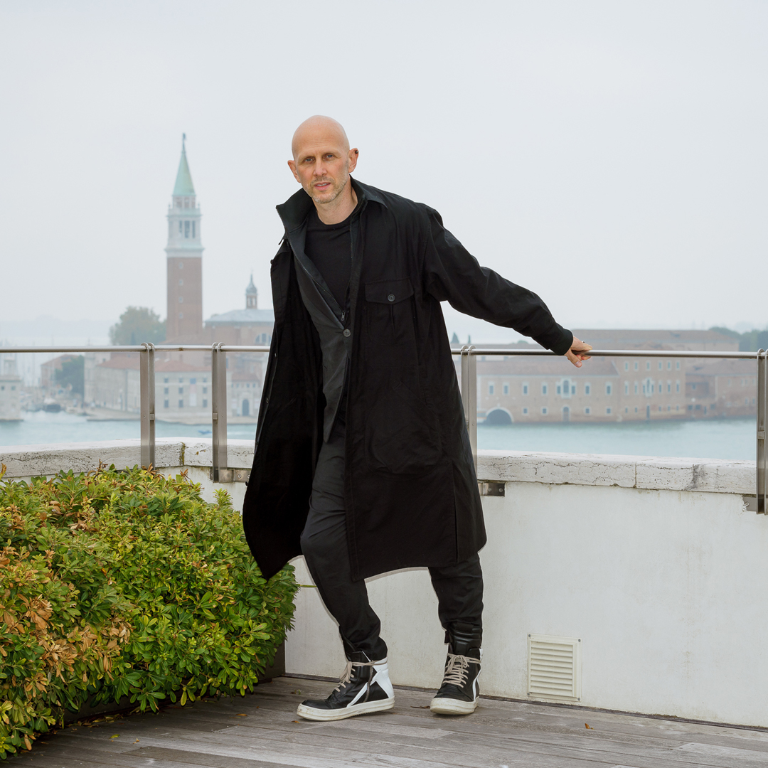 WayneMcGregor's tweet photo. A DREAM challenge ahead...... 
Honoured to be appointed the new Director of Dance for La Biennale Di Venezia. 
https://t.co/84glMocvh5
#LaBiennaleDiVenezia #21/22/23/24 #waynemcgregor #studiowaynemcgregor #arsenale 
Image: Courtesy La Biennale di Venezia/photo by Andrea Avezzù https://t.co/8E4kP2ykL4