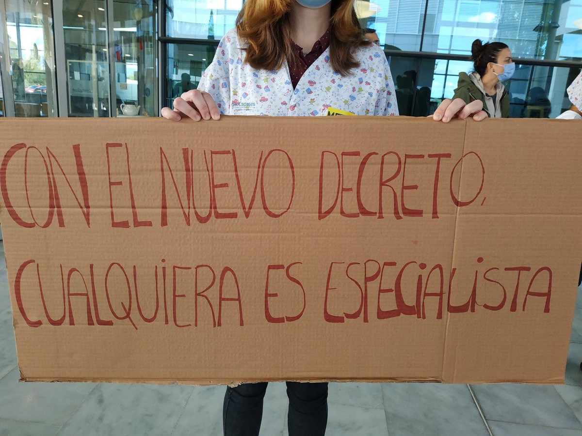 SimebalCesm's tweet photo. 🔴El Decretazo RDL 29/2020 supone el Jaque Mate a la garantia de calidad asistencial de todo el SNS, nuestro sistema de formación #MIR.
#NoSinEspecialidad #HuelgaMedicos27O #NoSinMir #SalvemosLaSanidad https://t.co/RA9D8nXnYK