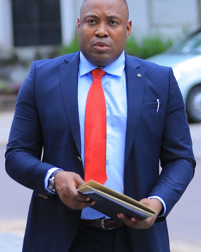 Je viens d'avoir un entretien de 02heures avec le Panafricain Maoïste et Président de la Guinée, le Pr Alpha Condé,  très en forme au Palais de #Sekhoutoureya . C'est toujours un plaisir de discuter avec l'homme qui a une vision et pose  des actes  positifs pour son pays.