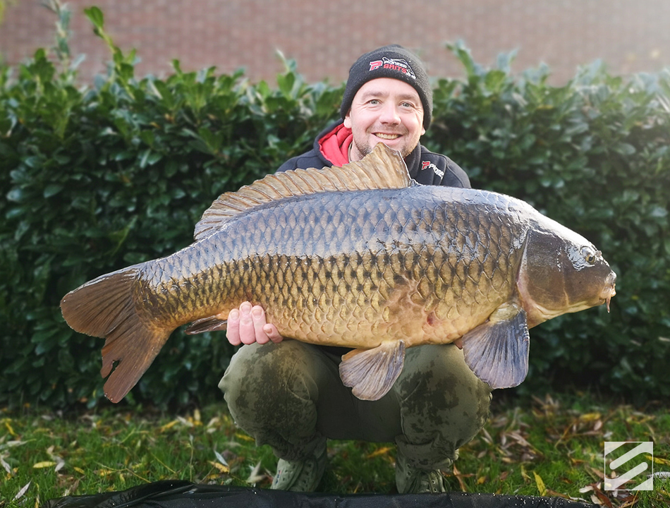 soniksports's tweet photo. A stunning Autumn common from the #SK-Tek #Floating #Weighsling for Roy Nijkamp #TeamSonik ๐ณ๐ฑ
#Sonik #AXS #Bivvy #DominatorX #Net #Xtractor #Cork #Gizmo https://t.co/BkIHe6nnbe