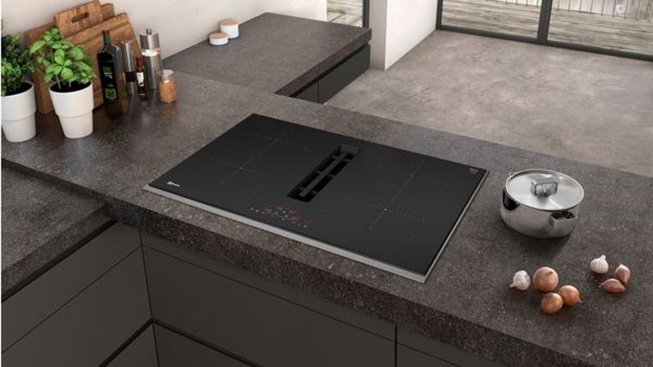 This induction hob with integrated ventilation combines two appliances in one for a clear view while cooking.

#NEFF #NEFFpassion #homeappliance #HomeConnect #StayInspired #StayCreative #bristol #bristolkitchens #inductionhob #ventinghob #kitchengoals