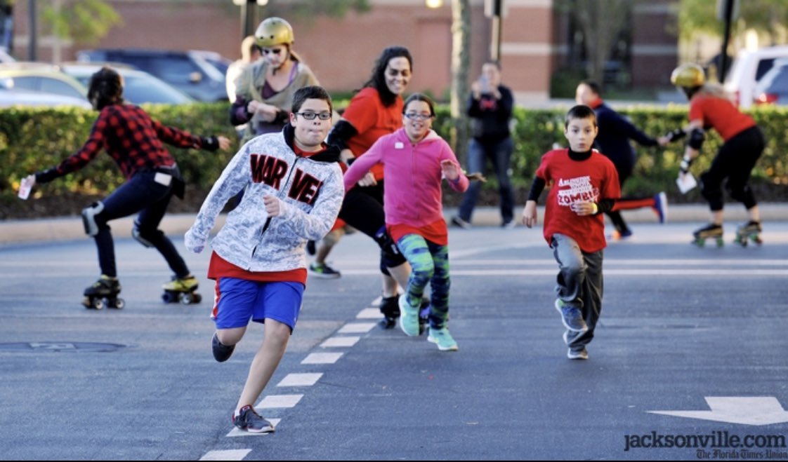 TifPerryChilis's tweet photo. Missing @JaxRollerDerby & Kids Zombie Chase at @StJohnsTownCtr behind @Maggianos (#brinkerhead). dumb 2020 ruining a good kid scare for a great charity ran by @edenkendall999 @999gatorcountry Thanks to @jax_just_in for the photos. Facebook has a Video
https://t.co/emymN9xJkq https://t.co/4CnWBgUqCH