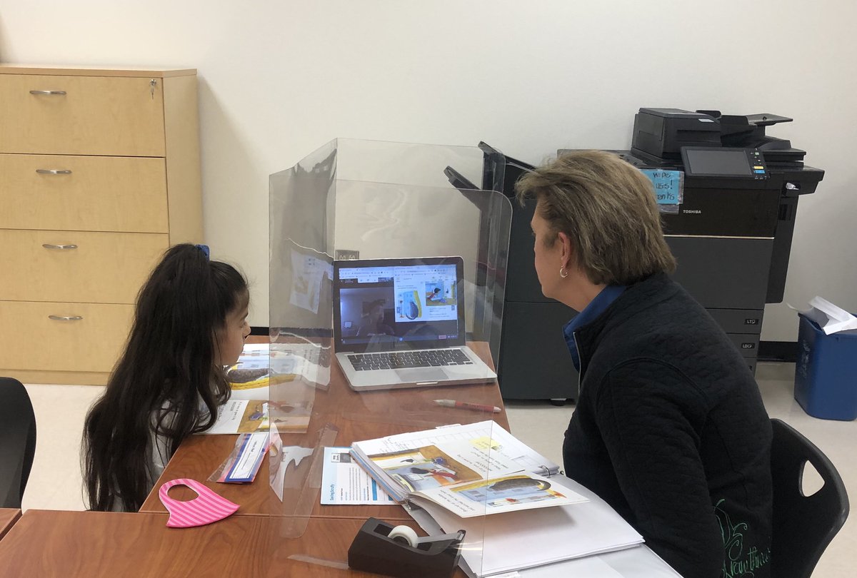 ericapresley2's tweet photo. Our tutors are amazing! Covid adjustments? No problem! Mrs. Pence leads a blended learning group! #FESComal #opportUNITY #BetterTogether 🦅🌻 https://t.co/5V3u4jFnhv