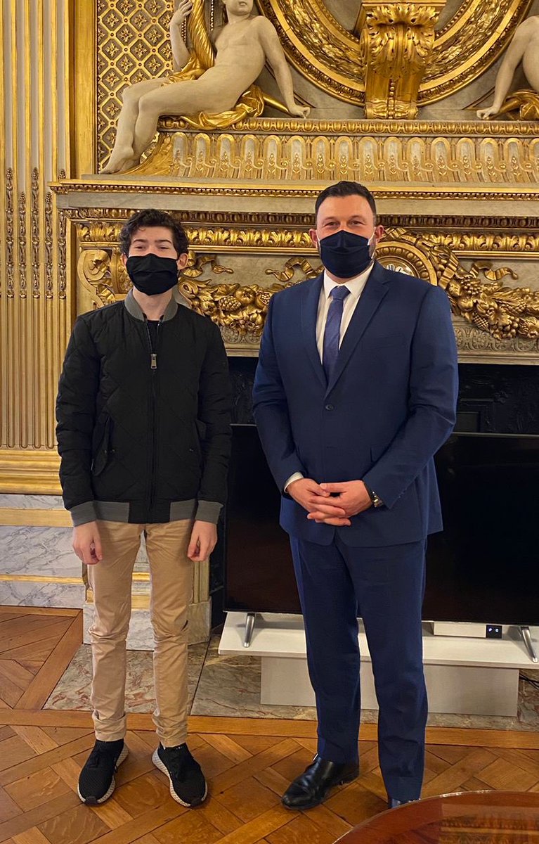 iacovellixavier's tweet photo. Très heureux d’avoir pu échanger avec le jeune @HAKAJUSTDIDIT qui mène un formidable combat contre les discriminations à l’emploi subies par les personnes touchées par une maladie chronique. Tu peux compter sur mon soutien pour mettre fin à cette double peine honteuse ! #Diabète https://t.co/QWRTIi12cd