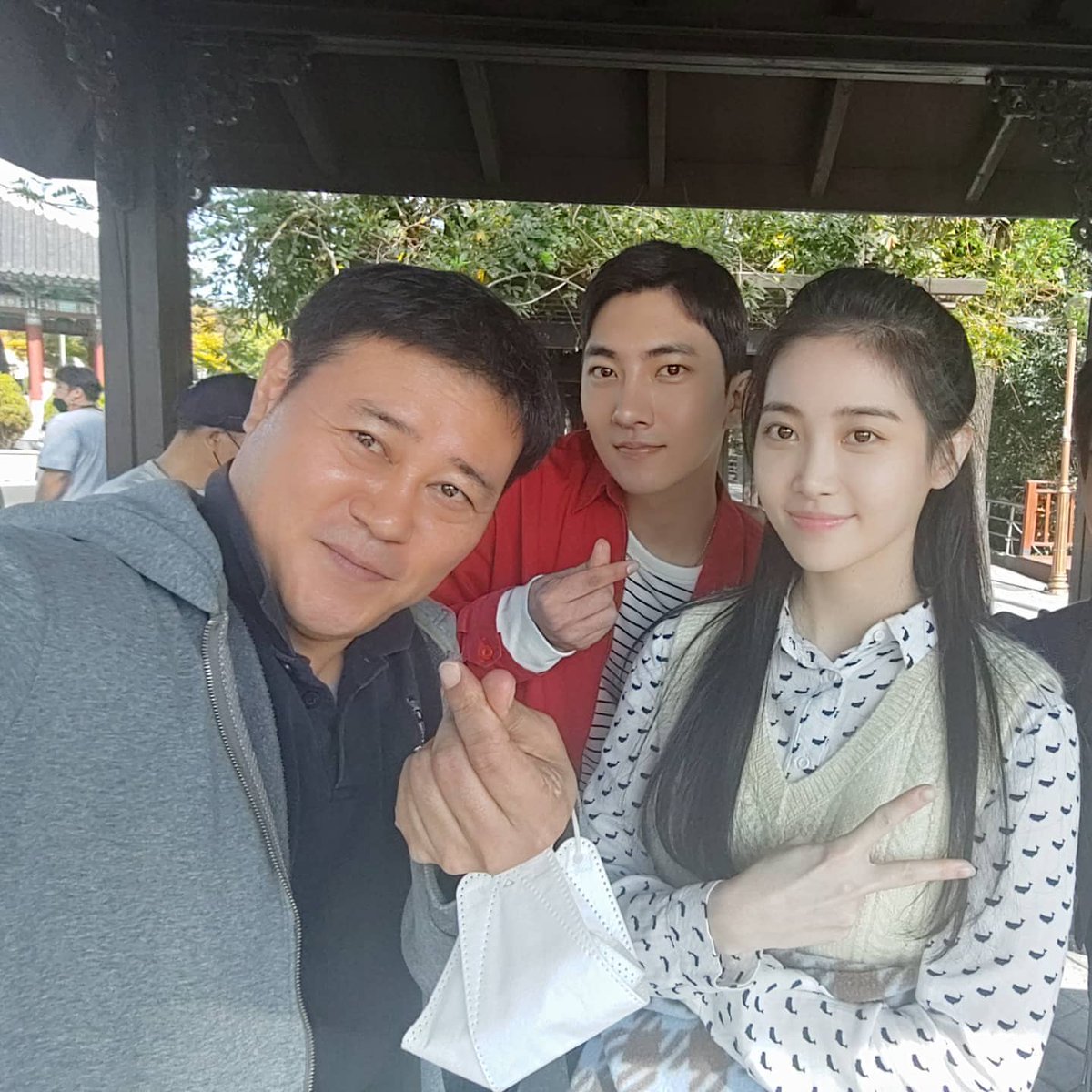 YURAing_time's tweet photo. Actor Ji Daehan's IG update with Yura.
#The9thEPofMovieHouch!
The 1st shooting of the young main characters today! It's like shooting a movie now!Haha! #GirlsDayYura #OhJaeMo #KimByungok #JiDaeHan #BusanNationalMaritimeHighSchool #KoreaMaritimeUniversity #YongdusanPark https://t.co/JMLUQpluG7