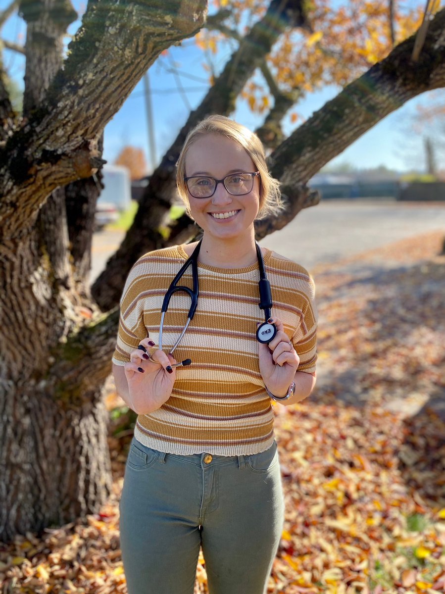 Ky_Bell14's tweet photo. Mac decided last month that she would spend countless hours studying so she could apply for step down-ICU and sure enough she got it 😍 you’re so amazing, darlin’! https://t.co/9Vop9IswVt