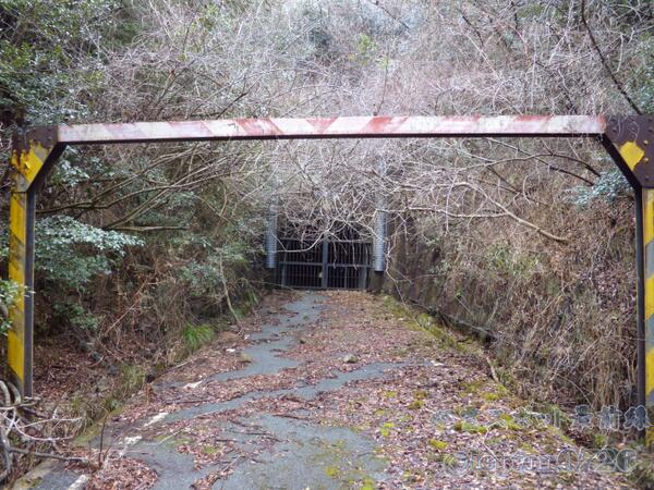 SpiritSpots_'s tweet photo. 【No.0766:旧天神トンネル】兵庫県多可郡多可町中区茂利にある廃トンネル。正式名称は『天神隧道』。「深夜に訪れると、内部から沢山の笑い声が聞こえ���くる」という噂がある。 https://t.co/8yajTFk8gj