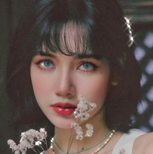blckpinkchae's tweet photo. LISA                         LILI https://t.co/XKHyIO3pw2